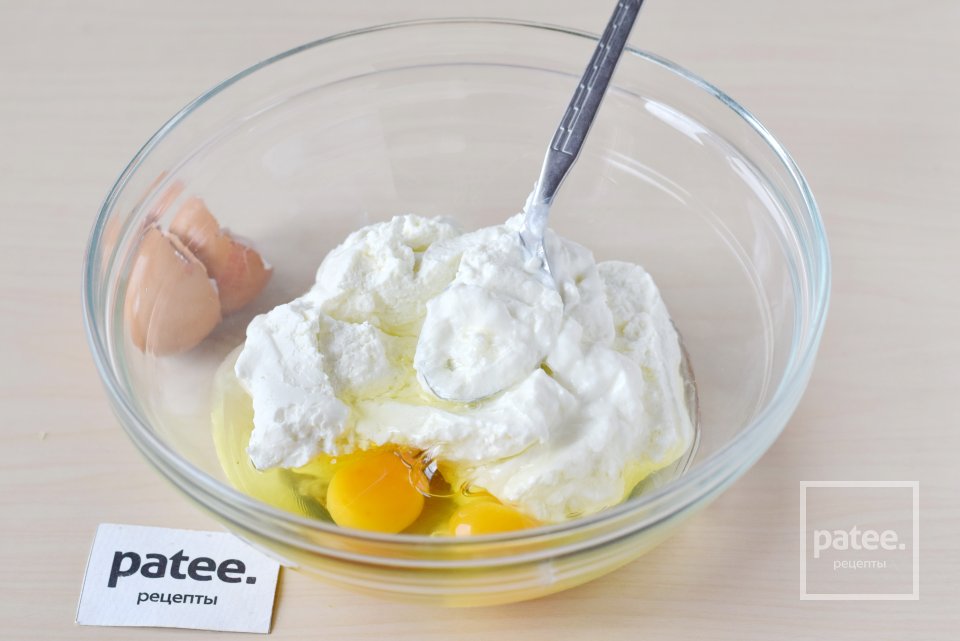 Сырники в духовке с йогуртово-маковой заливкой - Шаг 2