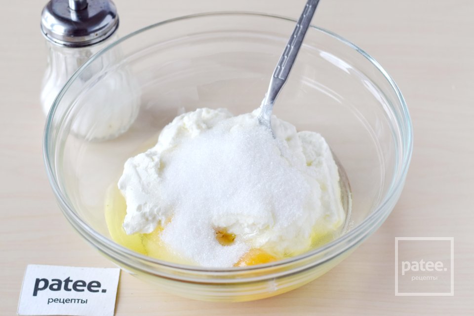 Сырники в духовке с йогуртово-маковой заливкой - Шаг 3