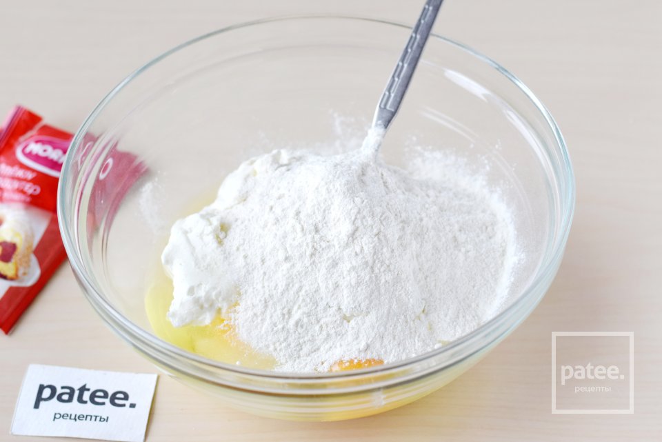 Сырники в духовке с йогуртово-маковой заливкой - Шаг 4