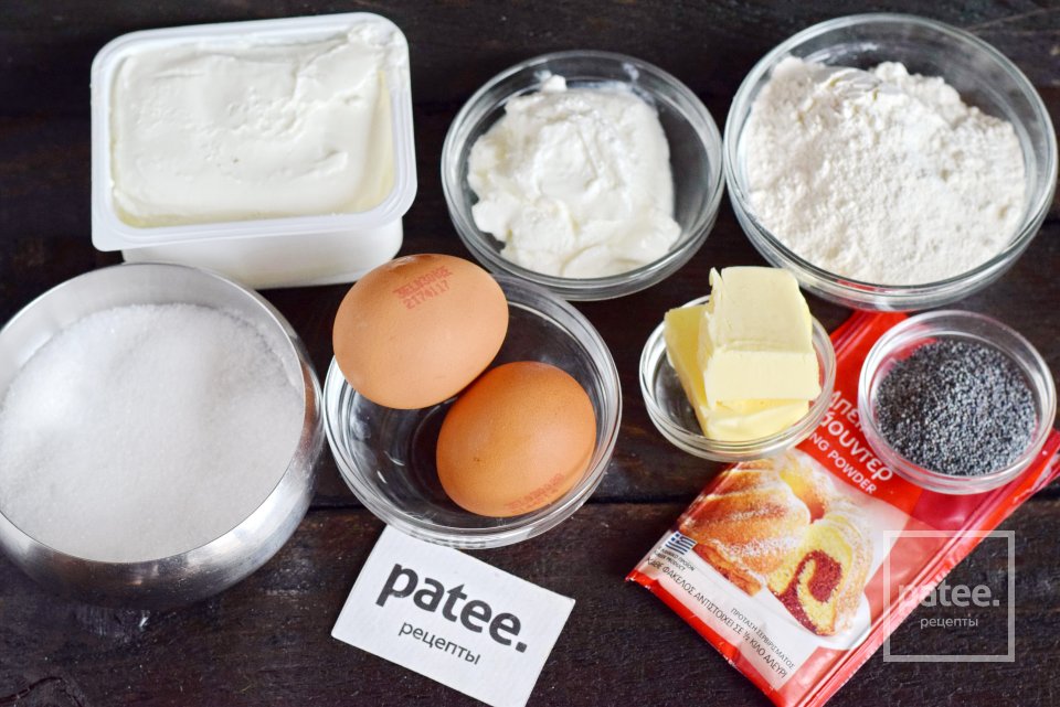 Сырники в духовке с йогуртово-маковой заливкой - Шаг 1