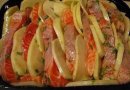 Лосось, запеченный с картофелем