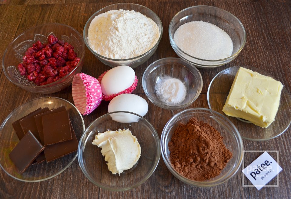 Капкейки с шоколадом и малиной - Шаг 1