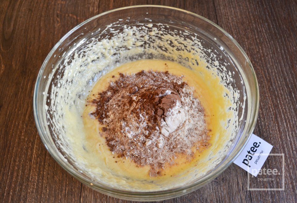 Капкейки с шоколадом и малиной - Шаг 8