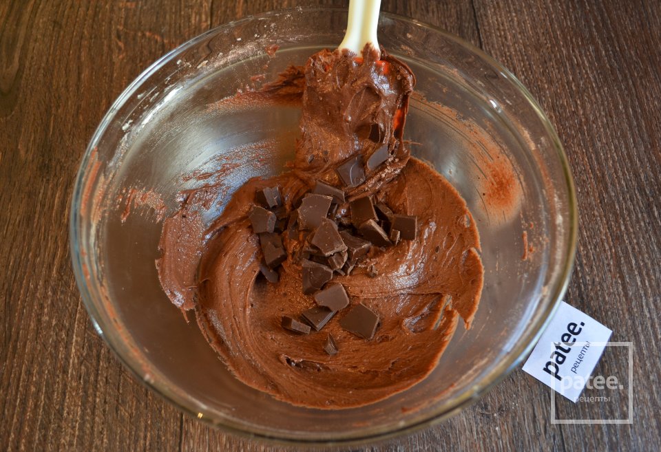 Капкейки с шоколадом и малиной - Шаг 9