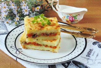 Картофельная запеканка с кабачками и грибами