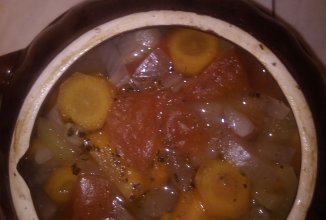 свинина с овощами в горшочке