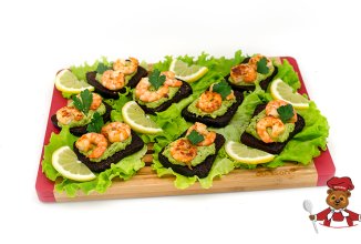Брускетты с кремом из авокадо и креветками Oursson KM1010HSD