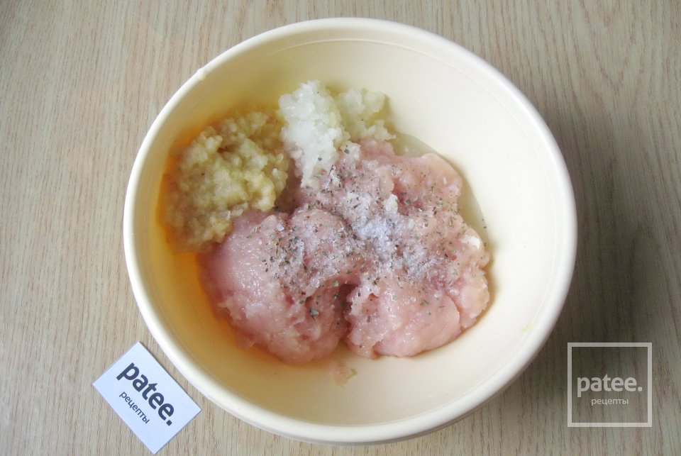 Куриный рулет с морковью и сыром на пару - Шаг 3