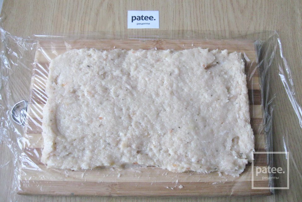 Куриный рулет с морковью и сыром на пару - Шаг 7