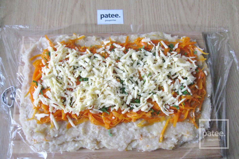 Куриный рулет с морковью и сыром на пару - Шаг 10