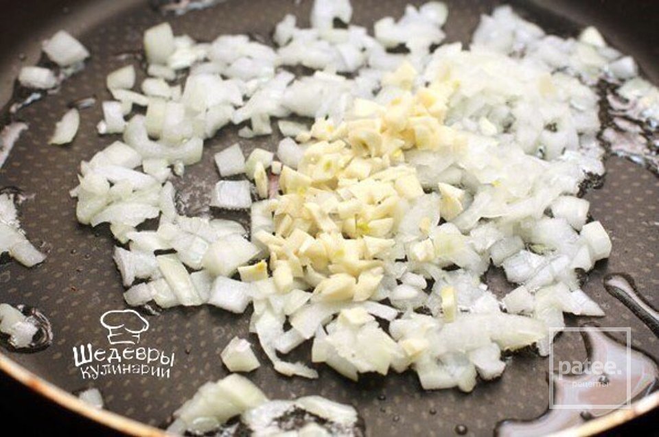 КУРИНЫЕ СЕРДЕЧКИ ТУШЕНЫЕ В СМЕТАНЕ 🍴 - Шаг 1