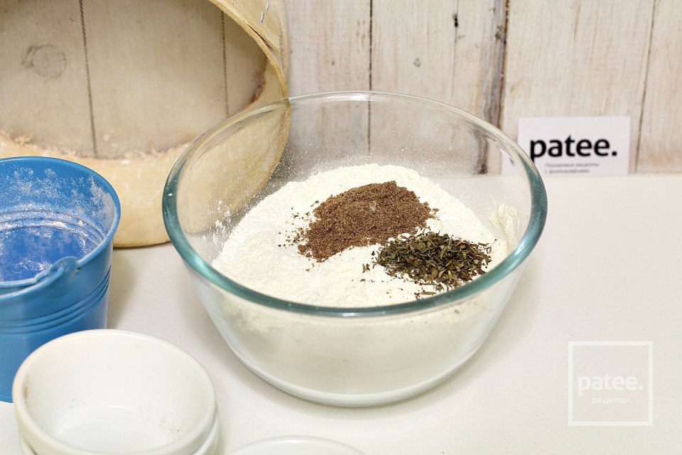 Пресное печенье "паучки" на Хэллоуин - Шаг 4