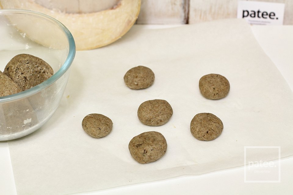 Пресное печенье "паучки" на Хэллоуин - Шаг 8