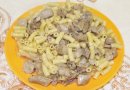 Макароны со свининой
