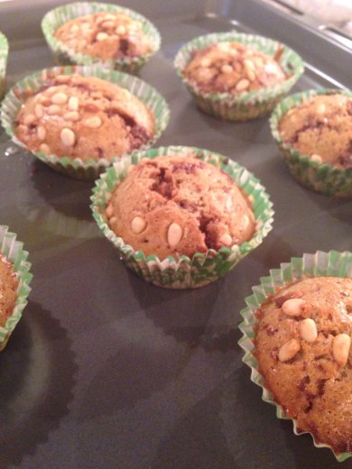 Маффины с шоколадом и кедровыми орехами - Шаг 8