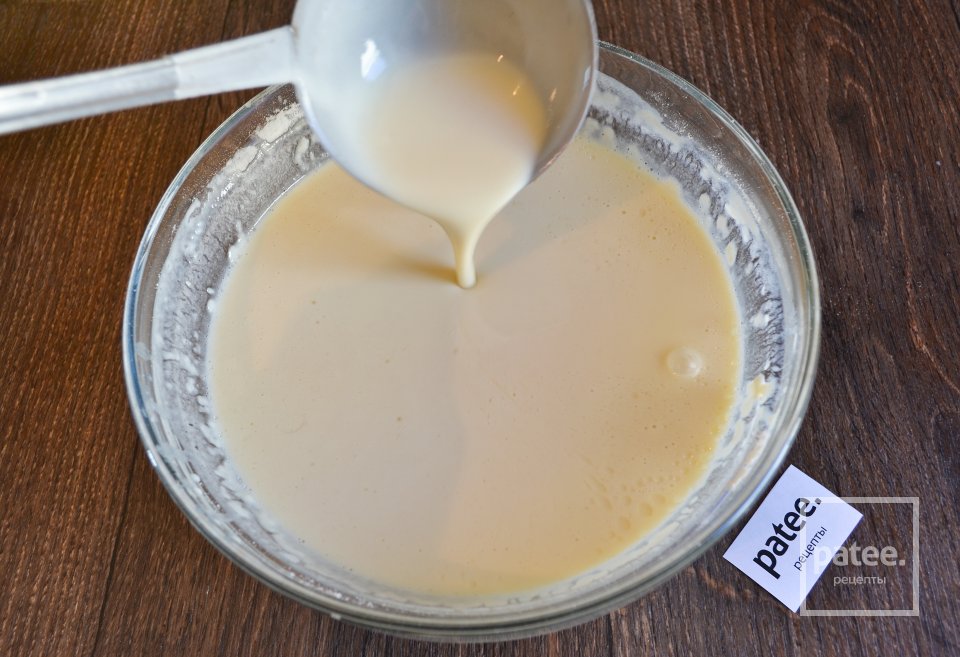 Тоненькие блины на молоке - Шаг 9