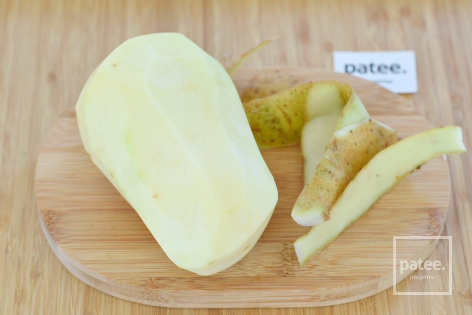 Тушеный картофель с копчеными ребрышками и грибами - Шаг 4