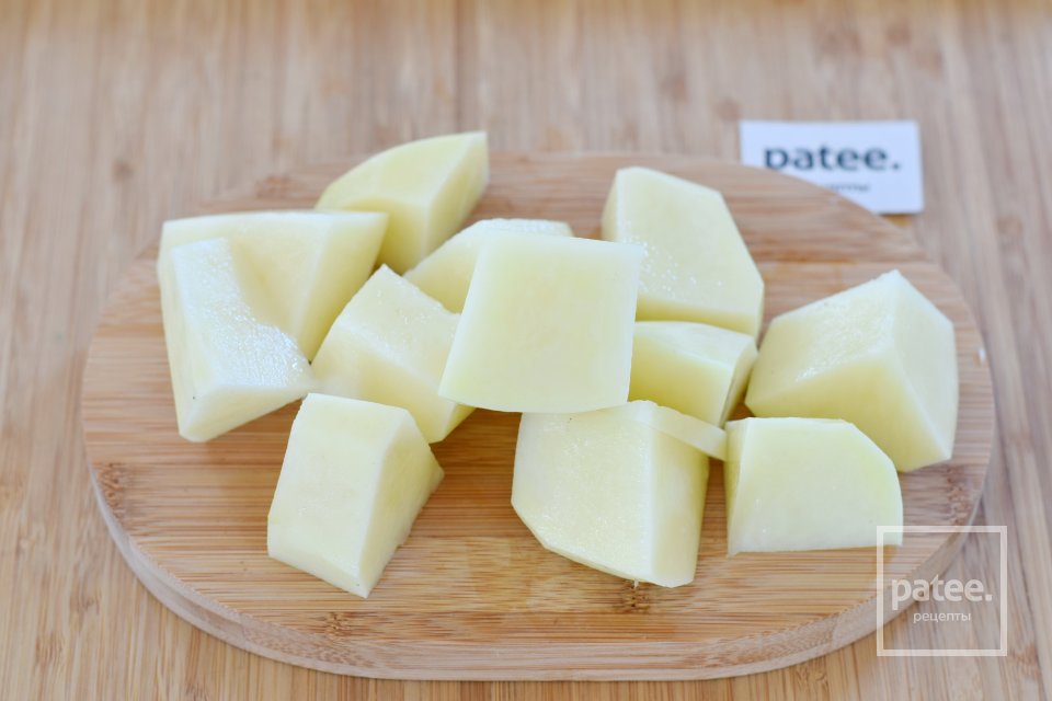 Тушеный картофель с копчеными ребрышками и грибами - Шаг 5