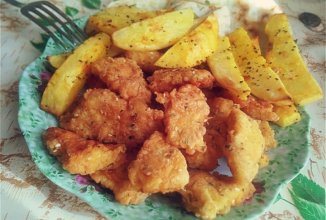 Куриные нагетсы с запеченым картофелем по-деревенски