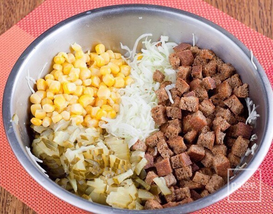 Салат с сухариками - Шаг 5