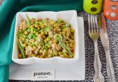 Салат из куриной печени с горошком