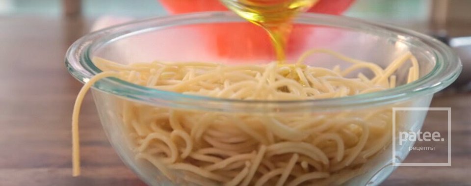 Макароны в столовой ложке. Маффины из спагетти. Спагетти половинки. Как красиво положить спагетти. Шустрые спагетти.