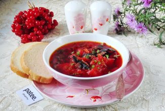 Горячий свекольник с грибами