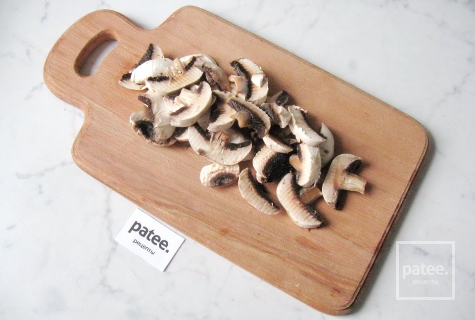 Горячий свекольник с грибами - Шаг 7