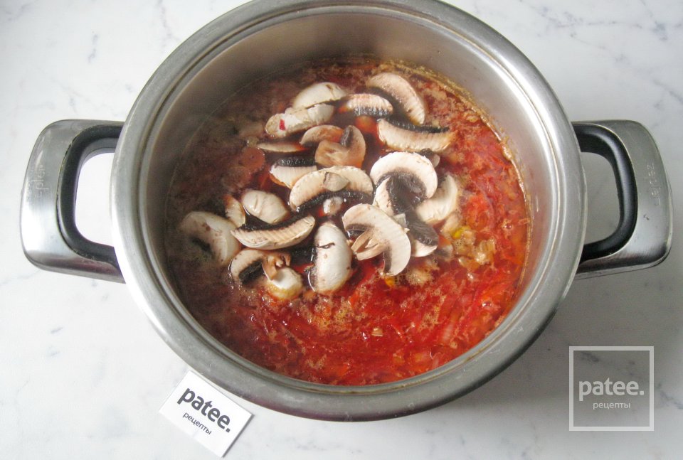 Горячий свекольник с грибами - Шаг 8