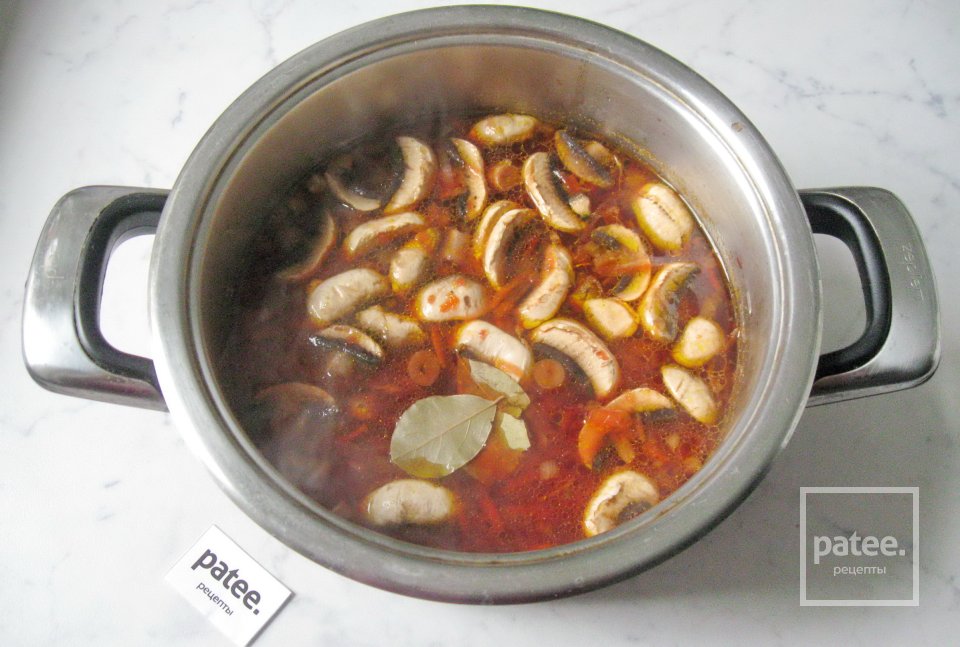 Горячий свекольник с грибами - Шаг 9