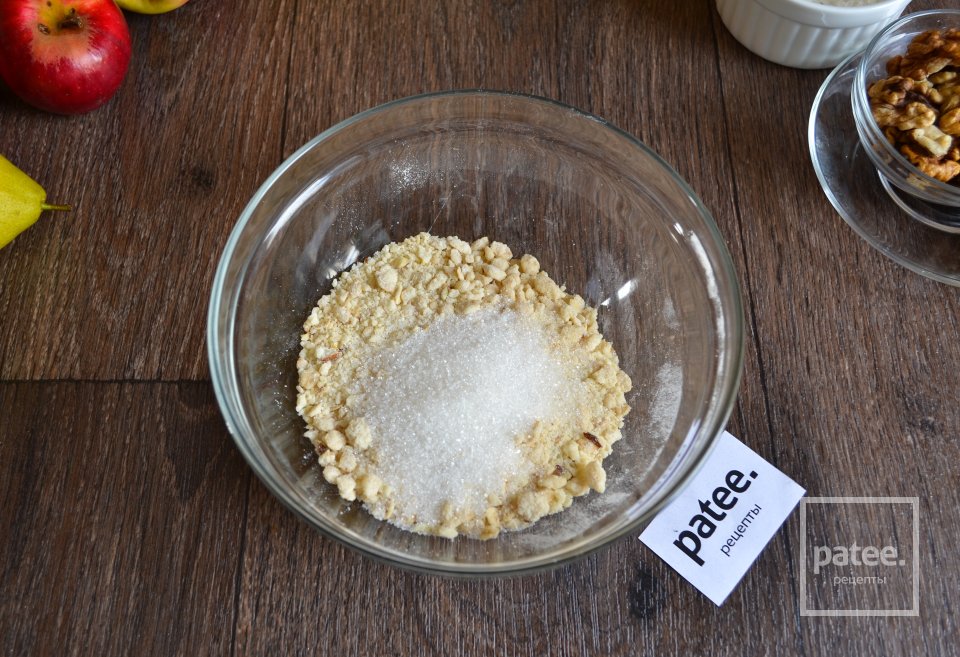 Пряный яблочный крамбл с грецкими орехами - Шаг 4