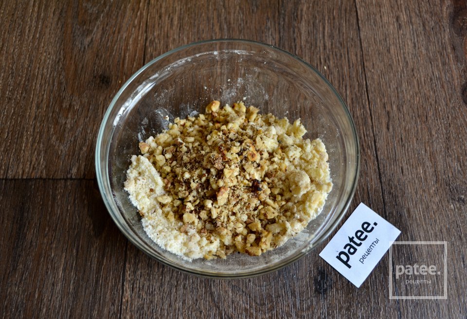 Пряный яблочный крамбл с грецкими орехами - Шаг 7