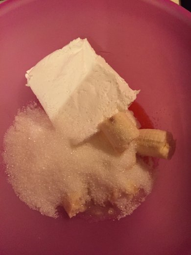 Бананово-творожная запеканка с лесными ягодами - Шаг 1