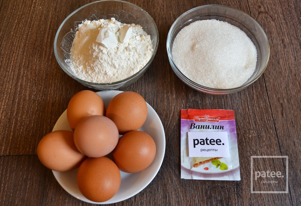 Торт со сливочным кремом, бананами и шоколадом - Шаг 1