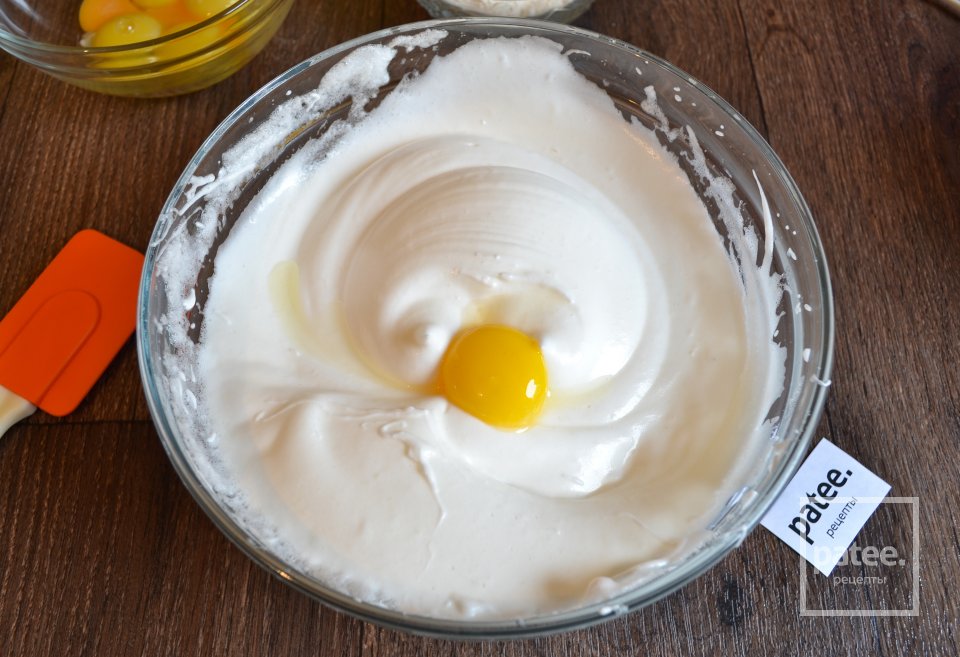 Торт со сливочным кремом, бананами и шоколадом - Шаг 6