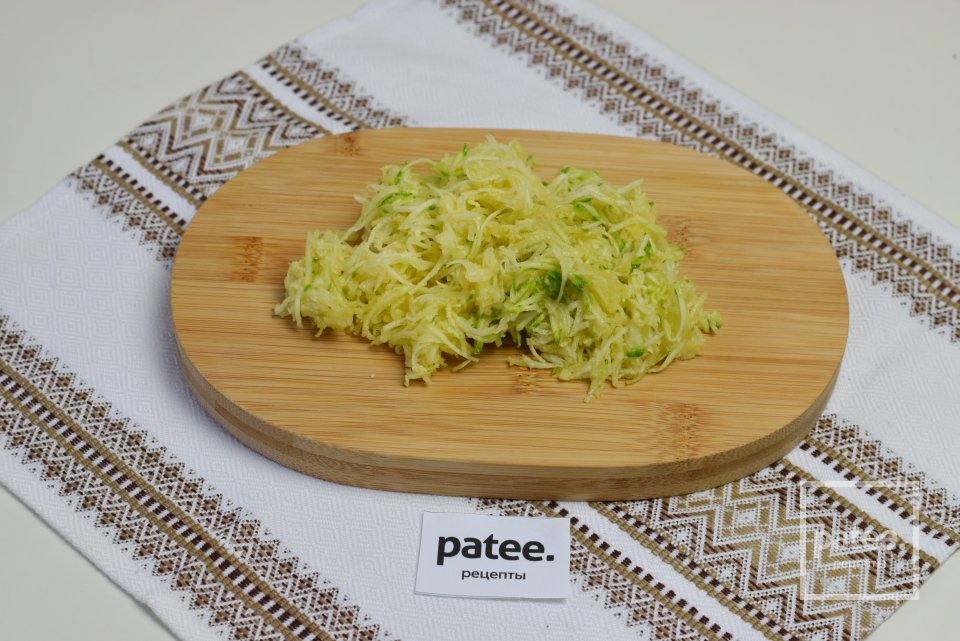 Кабачковые оладьи с зеленым горошком - Шаг 5