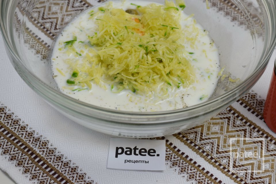 Кабачковые оладьи с зеленым горошком - Шаг 6