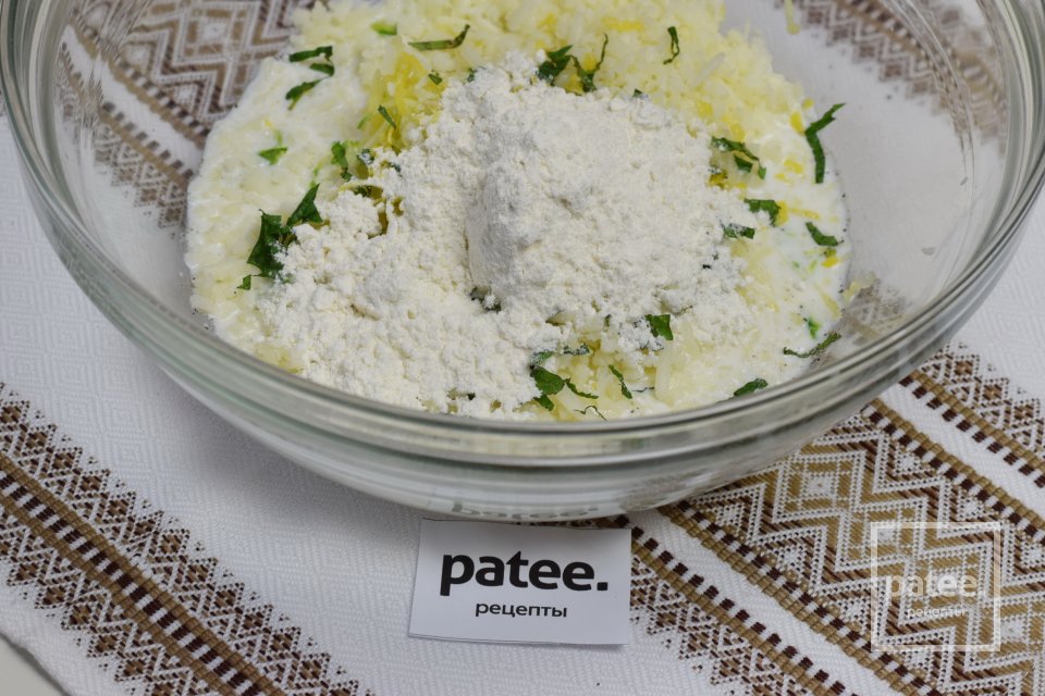 Кабачковые оладьи с зеленым горошком - Шаг 14