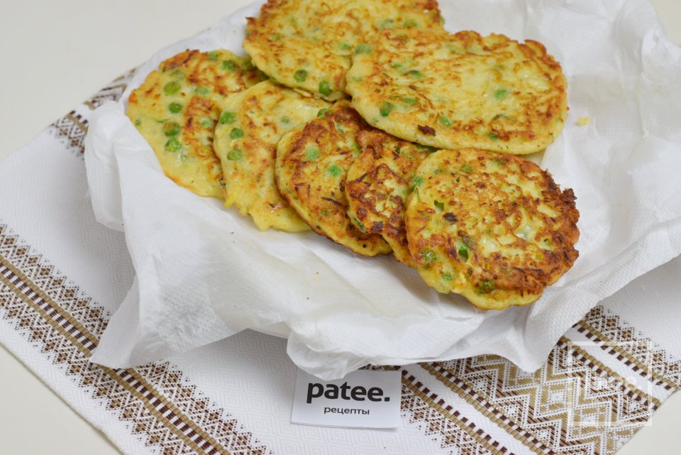 Кабачковые оладьи с зеленым горошком - Шаг 17