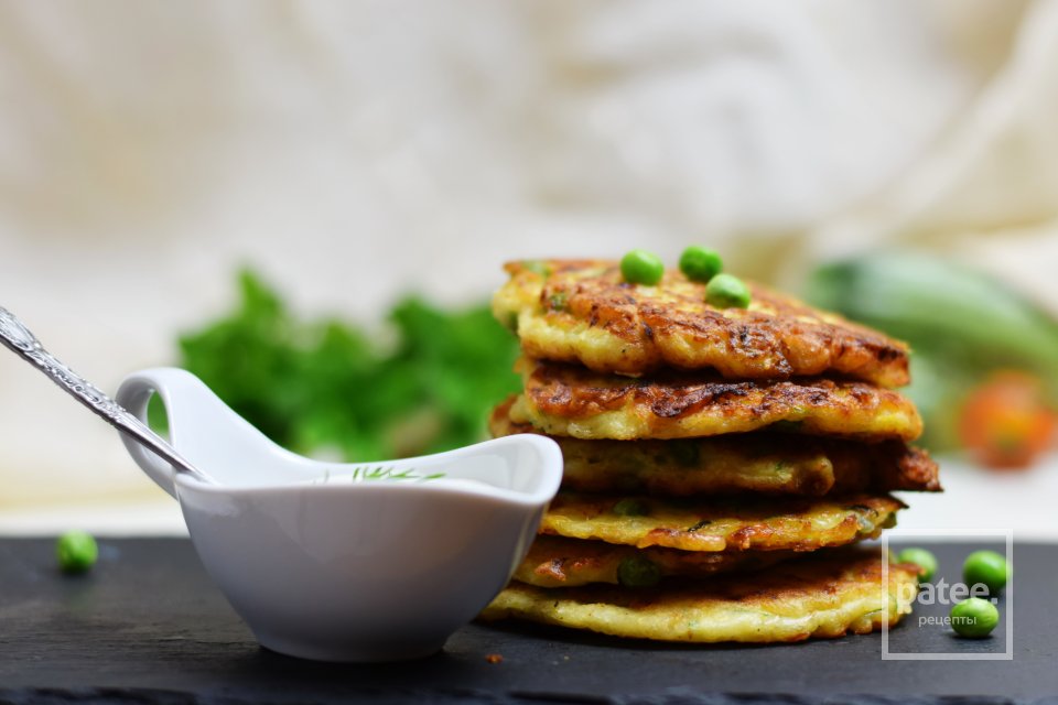 Кабачковые оладьи с зеленым горошком - Шаг 18