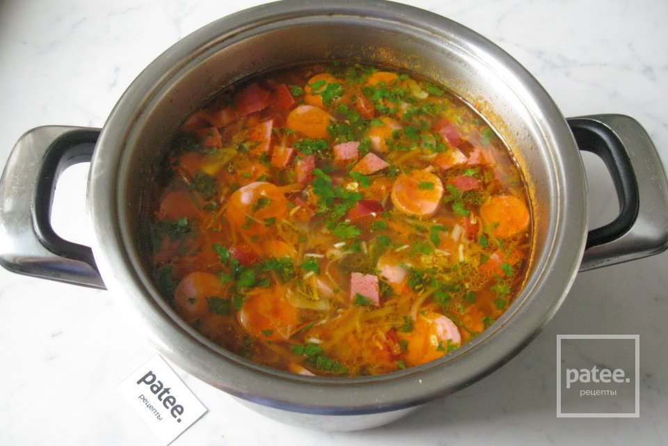 Щи с копченой колбасой и сосисками - Шаг 13