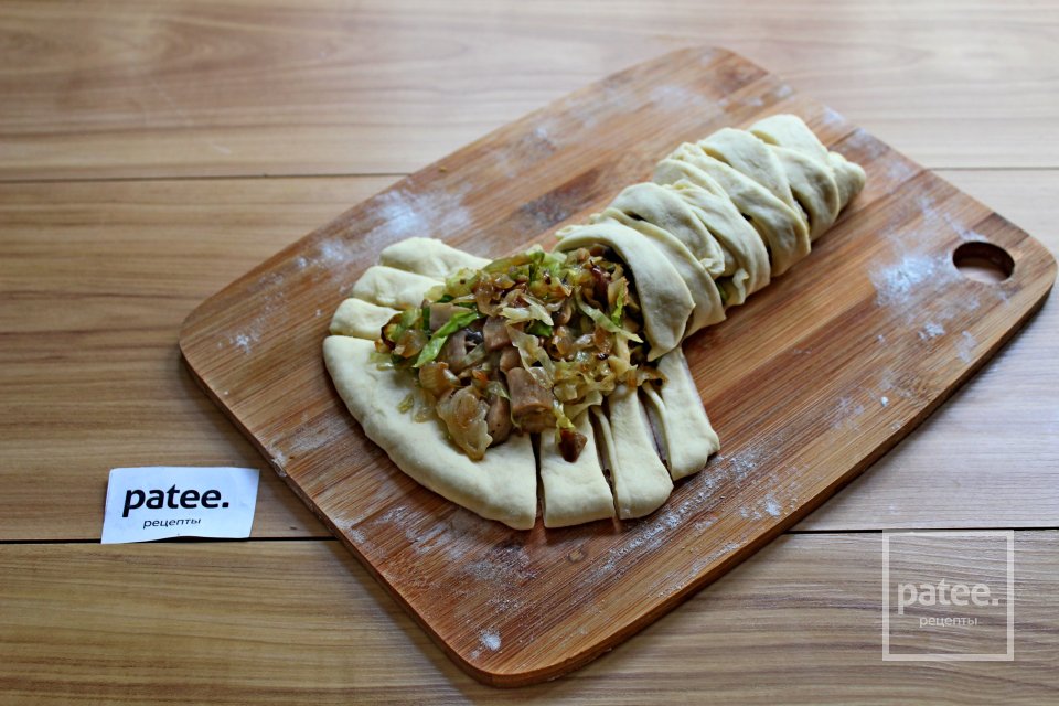 Плетенки с капустой и грибами - Шаг 17