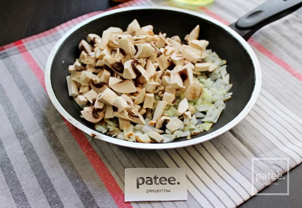 Курица, фаршированная рисом и грибами - Шаг 6