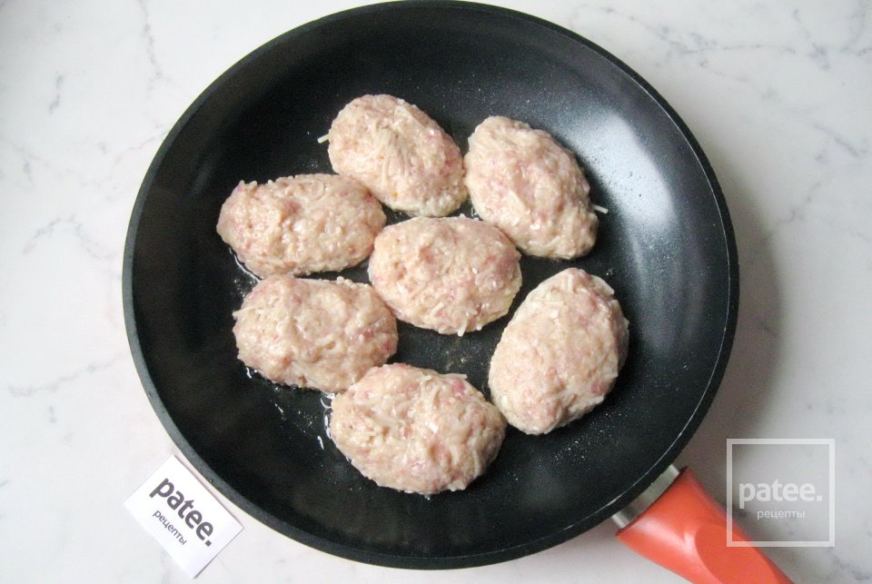 Котлеты с вермишелью и сыром - Шаг 9