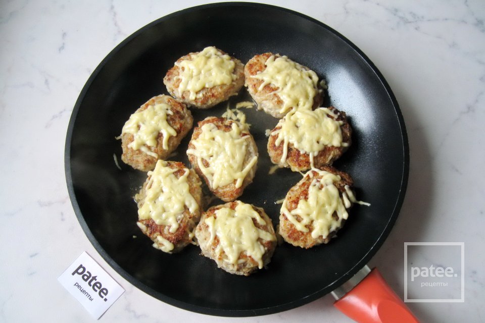 Котлеты с вермишелью и сыром - Шаг 12