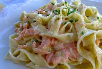 Тальятелле с лососем в сливочном соусе