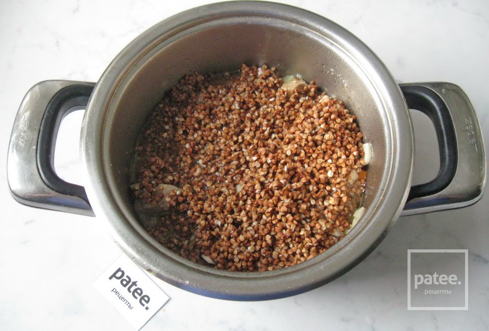 Гречневая каша со свининой и грибами - Шаг 10