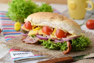 Закусочные булочки с ветчиной и беконом