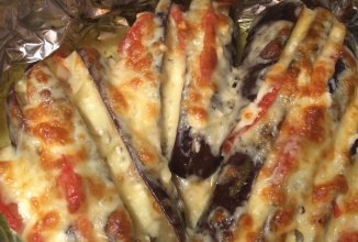 Запеченные баклажаны с сыром Фета и помидором
