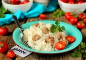 Фрикадельки с рисом в мультиварке